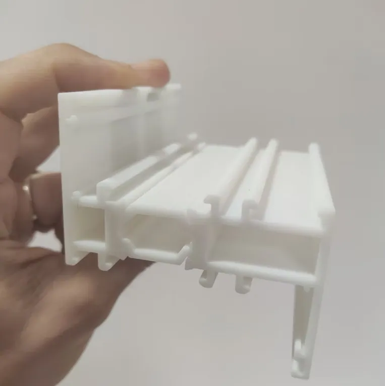Beyaz renkli özel geometrili teknik parça